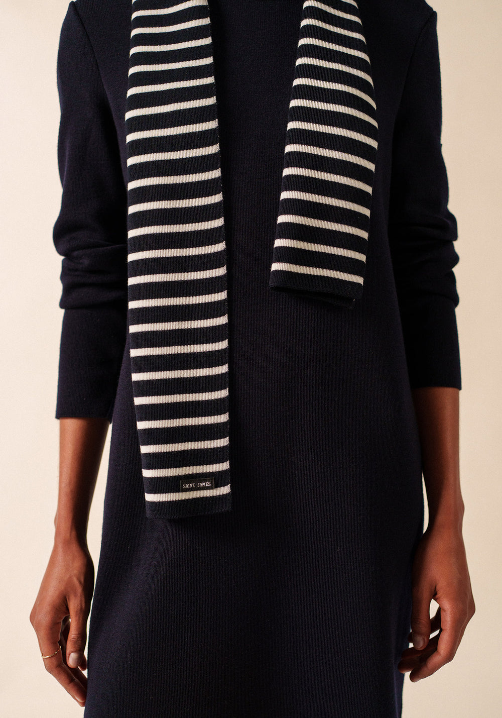 DUGUAY Striped Wool Scarf (NAVY / IVORY)