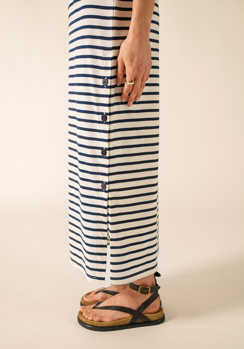 EZE - Midi Dress with High V-Neck and Side Buttons | Light Soft Cotton (ECRU / NAVY)