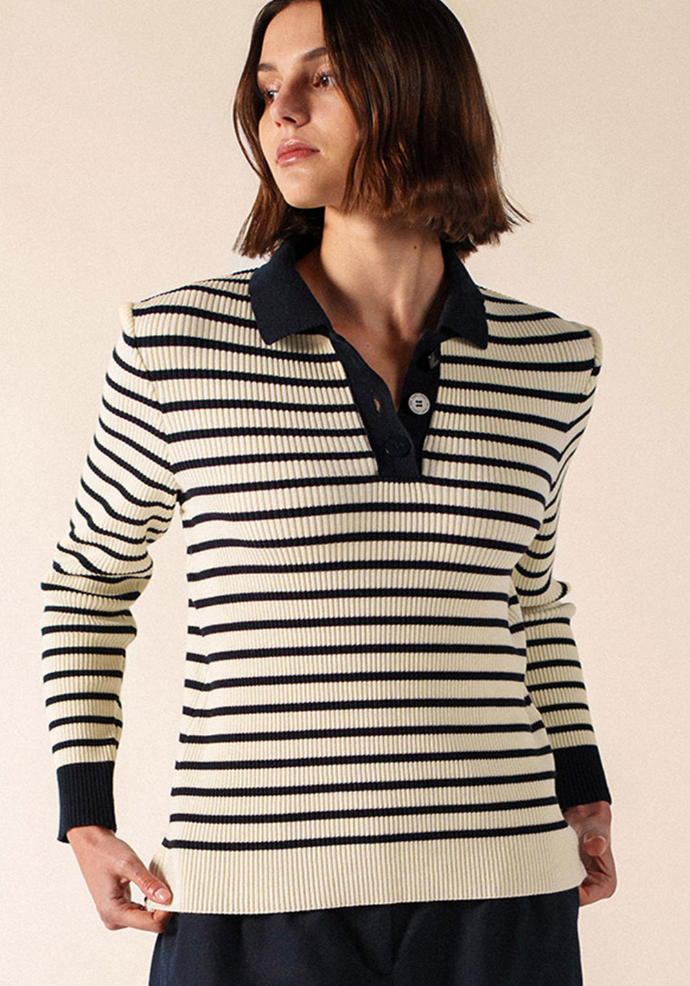 FIQUEFLEUR Sweater (IVORY / NAVY)