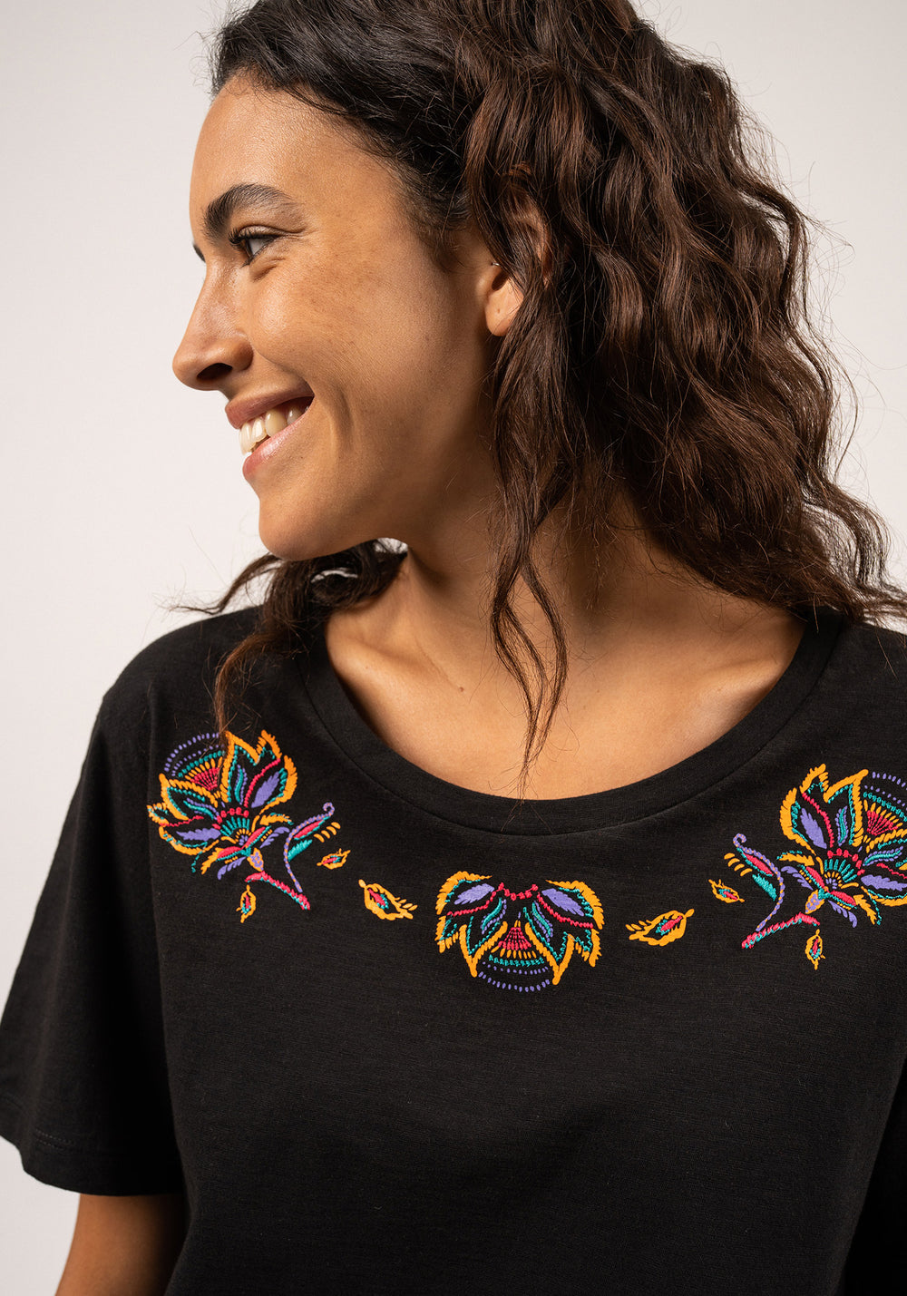 Shanon Embroidered Tee (BLACK)