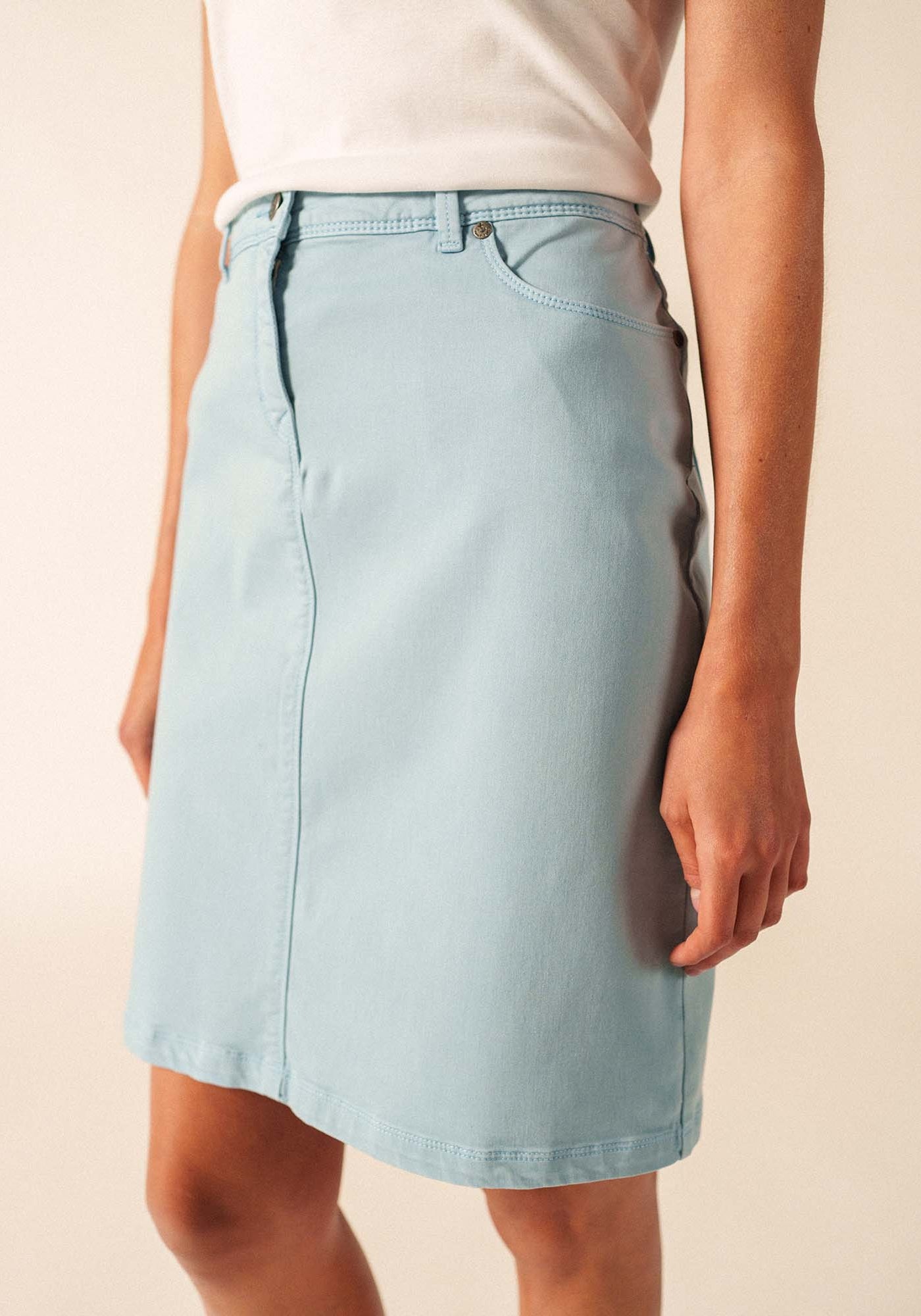 Elfy Stretch Denim Skirt (SKYLIGHT BLUE)