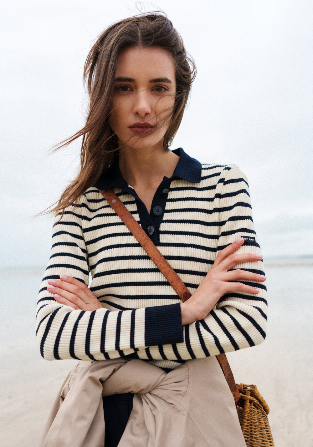 FIQUEFLEUR Sweater (IVORY / NAVY)