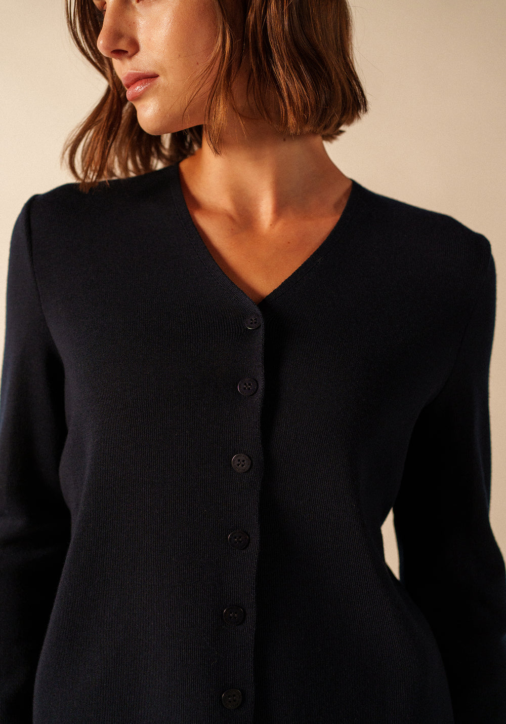 Brevands V-Neck Cardigan (NAVY)