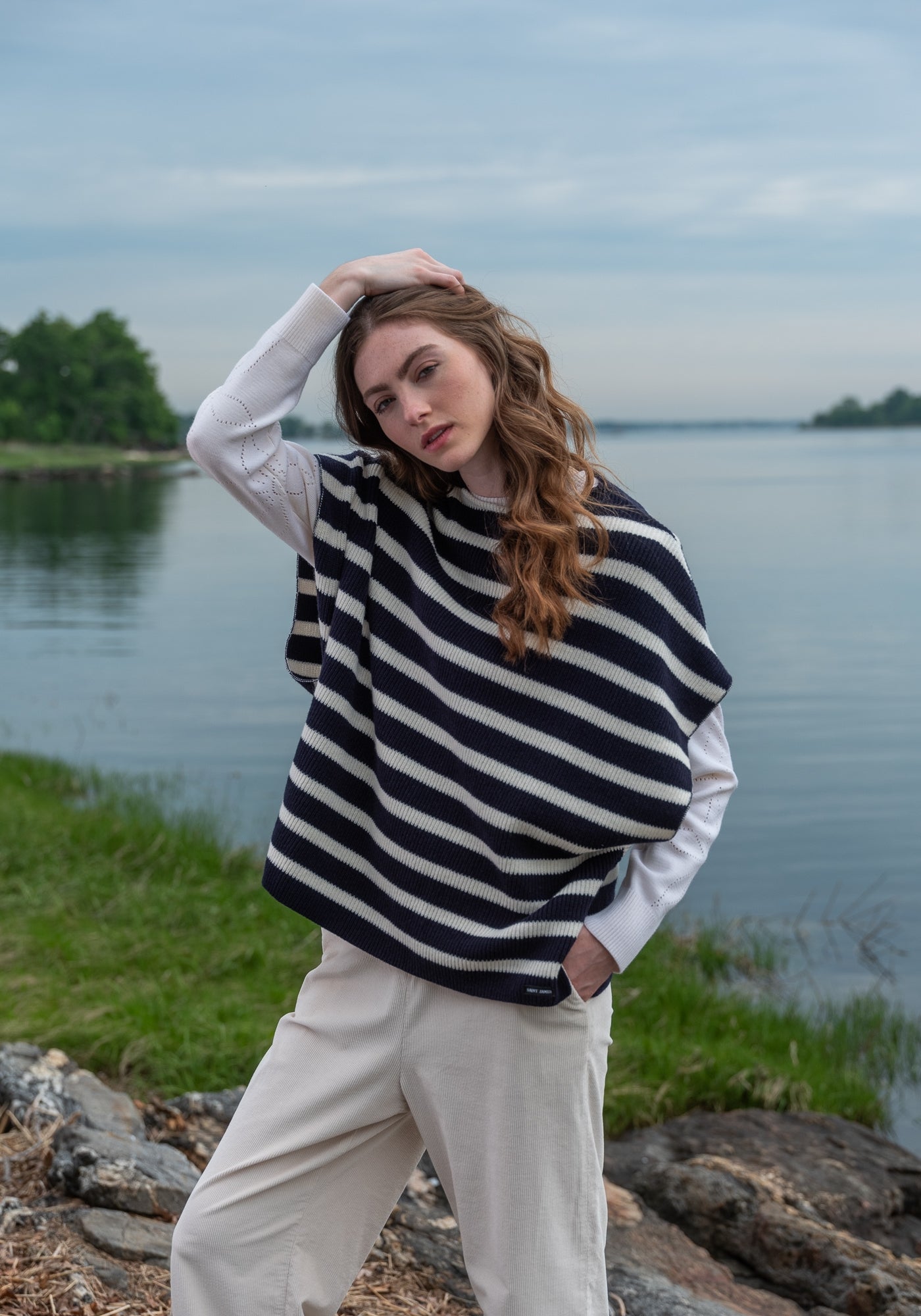 PONCHO Striped Wool Poncho (NAVY / IVORY)
