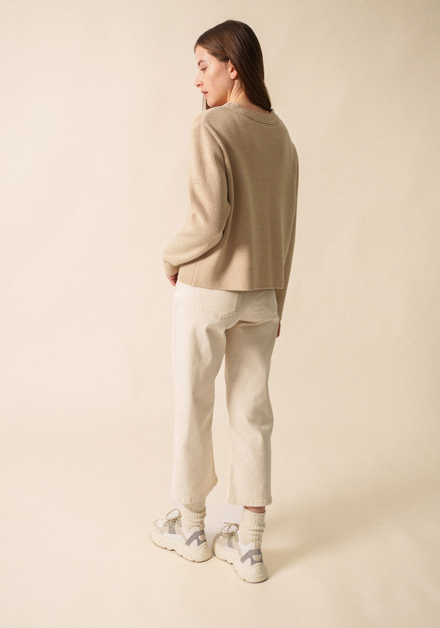 Aoste V-Neck Cardigan (BEIGE)