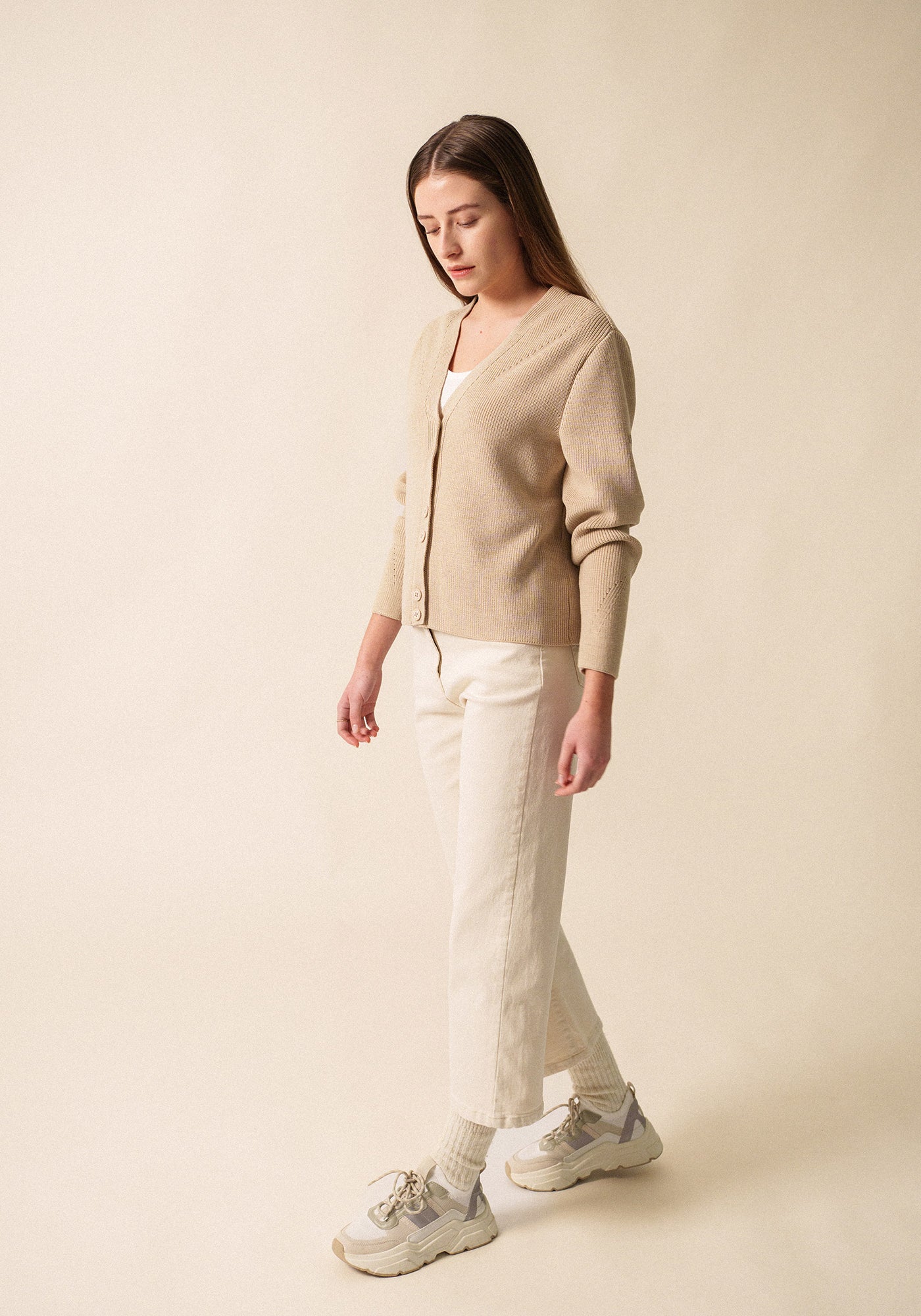 Aoste V-Neck Cardigan (BEIGE)