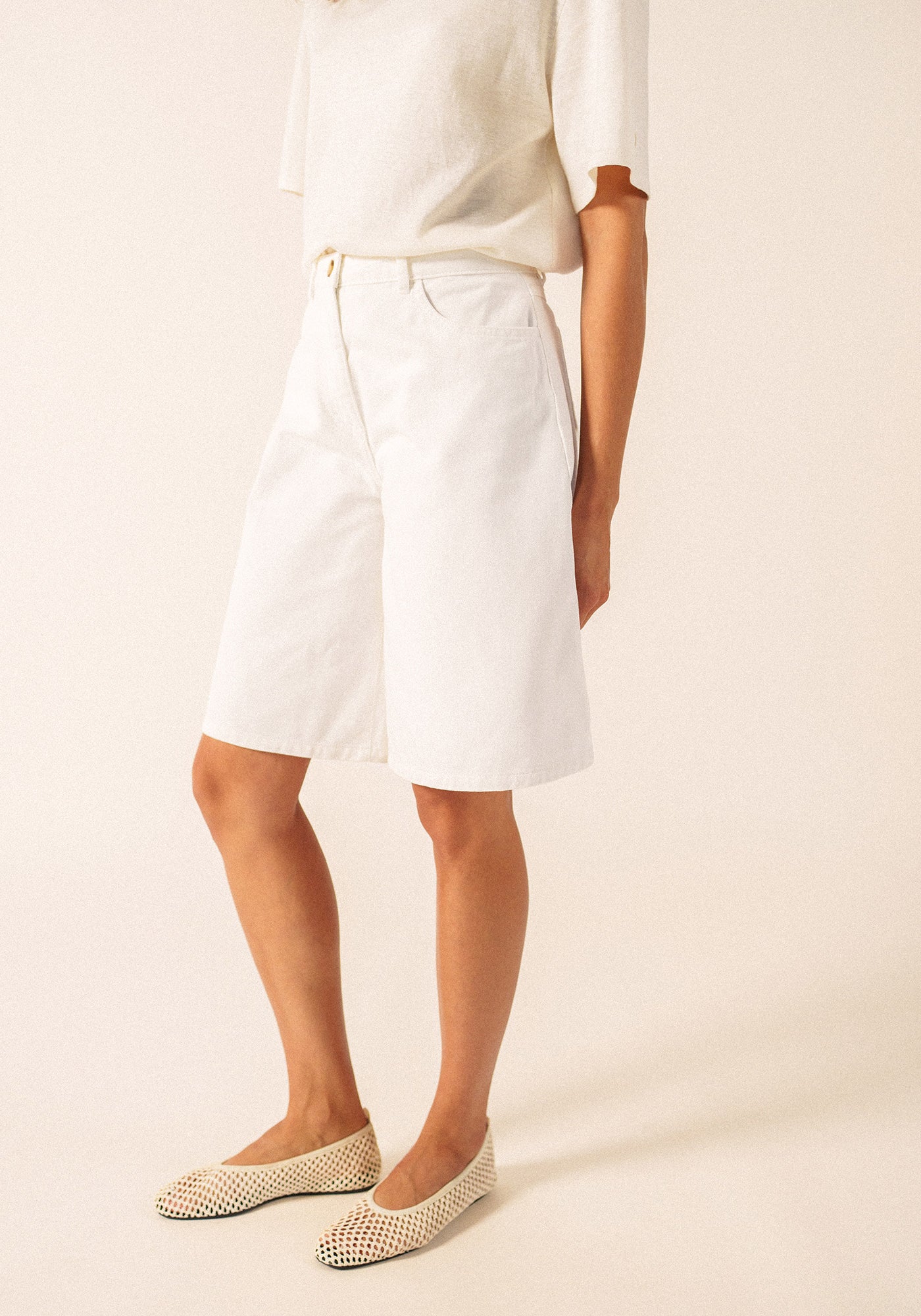 MANON Denim Wide-Leg Bermuda Shorts (IVORY)