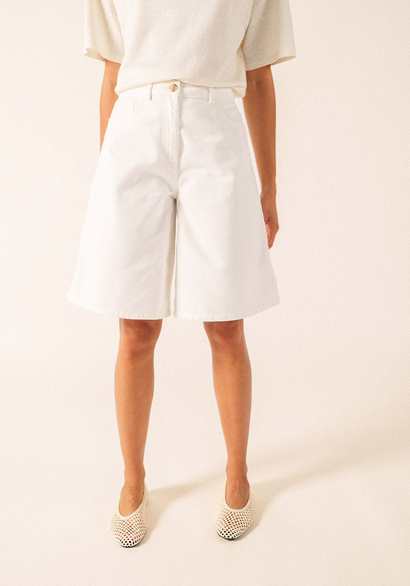 MANON Denim Wide-Leg Bermuda Shorts (IVORY)
