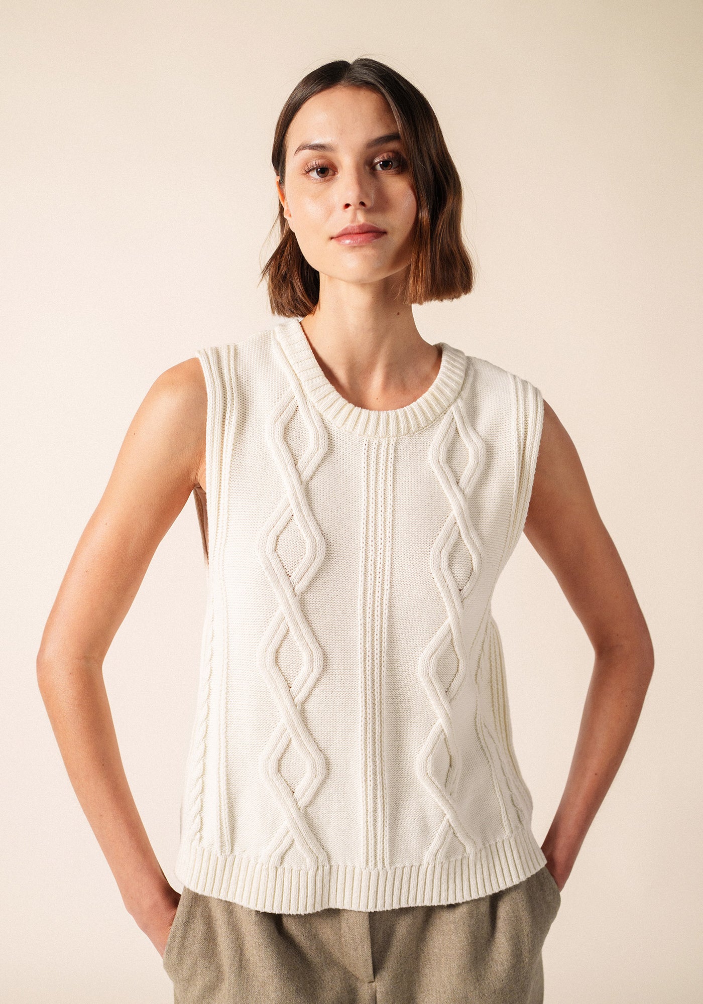 VAL D'AZUN Sweater Vest (IVORY)