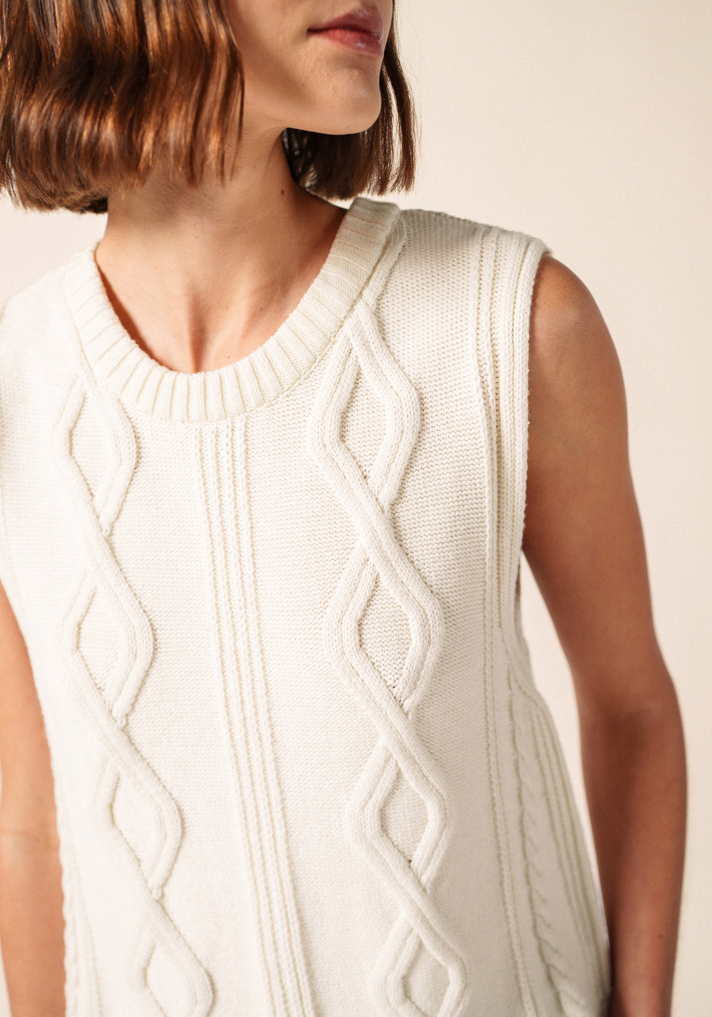 VAL D'AZUN Sweater Vest (IVORY)