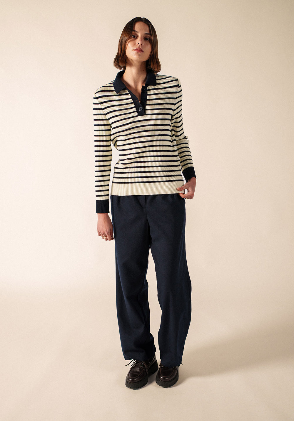 FIQUEFLEUR Sweater (IVORY / NAVY)
