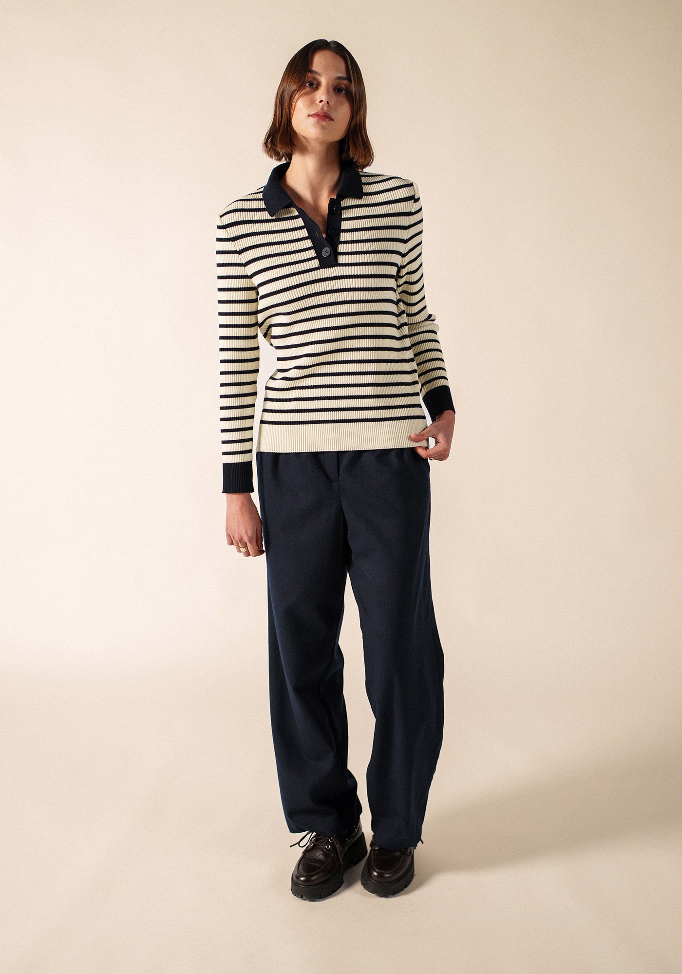 FIQUEFLEUR Sweater (IVORY / NAVY)