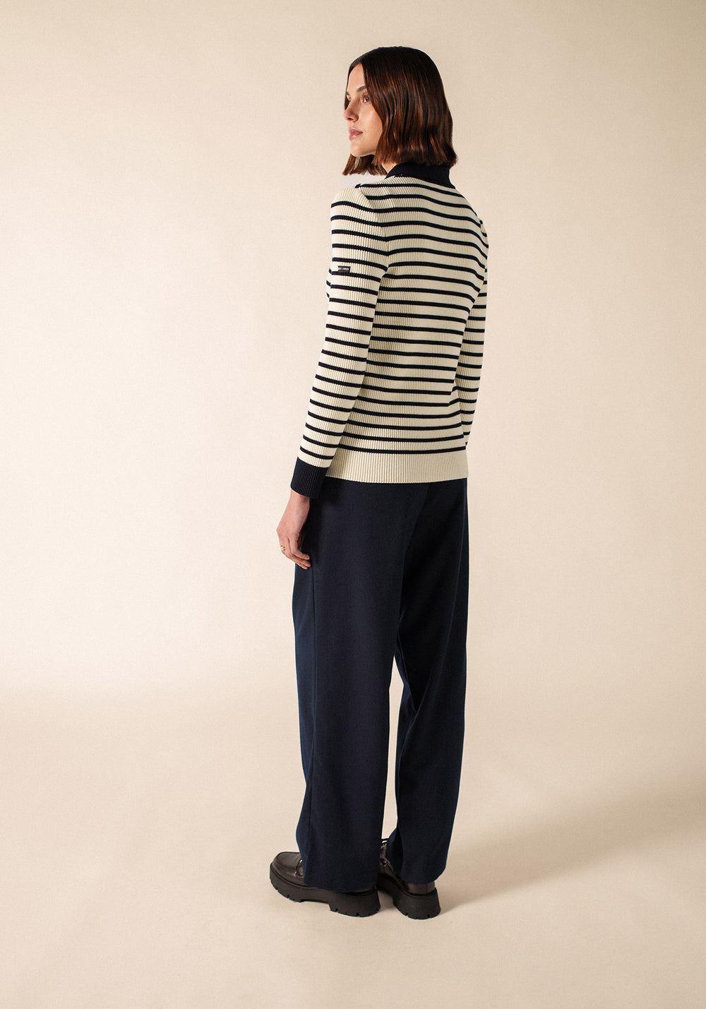 FIQUEFLEUR Sweater (IVORY / NAVY)