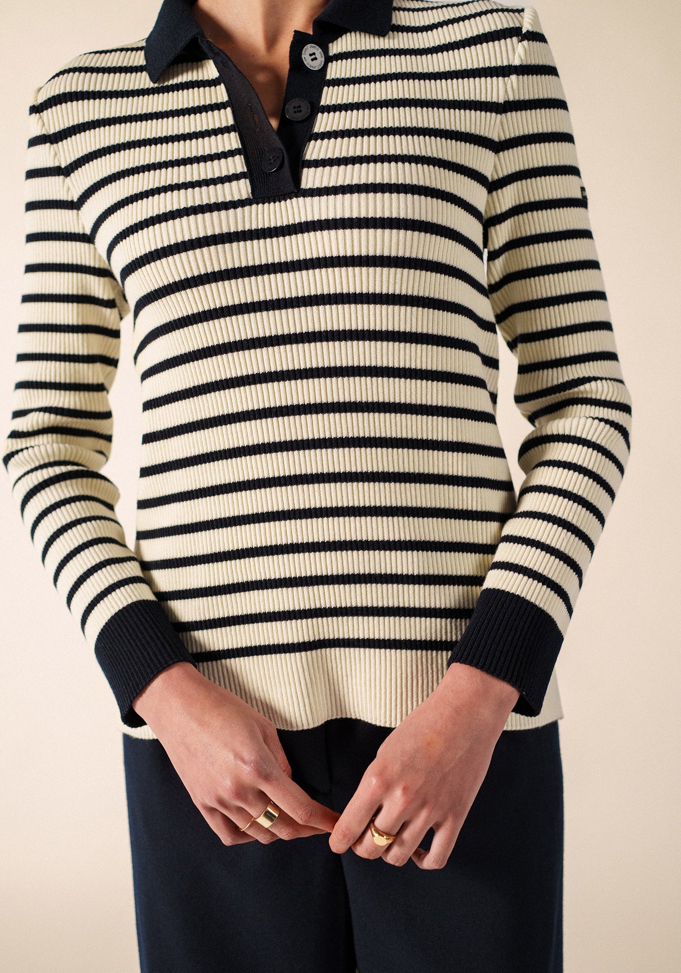FIQUEFLEUR Sweater (IVORY / NAVY)