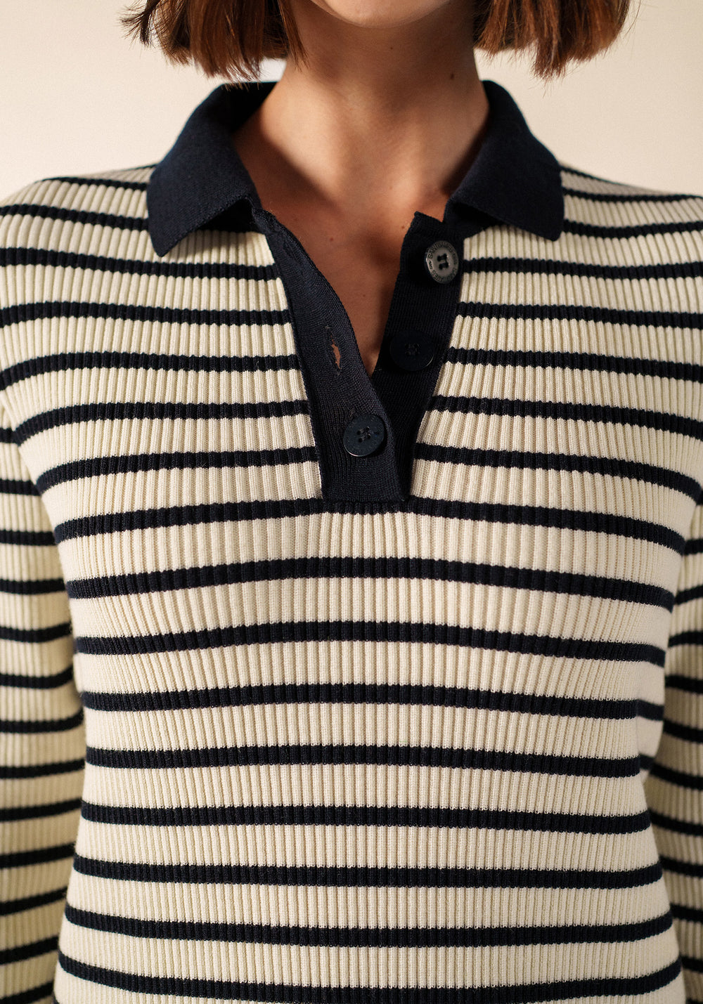 FIQUEFLEUR Sweater (IVORY / NAVY)