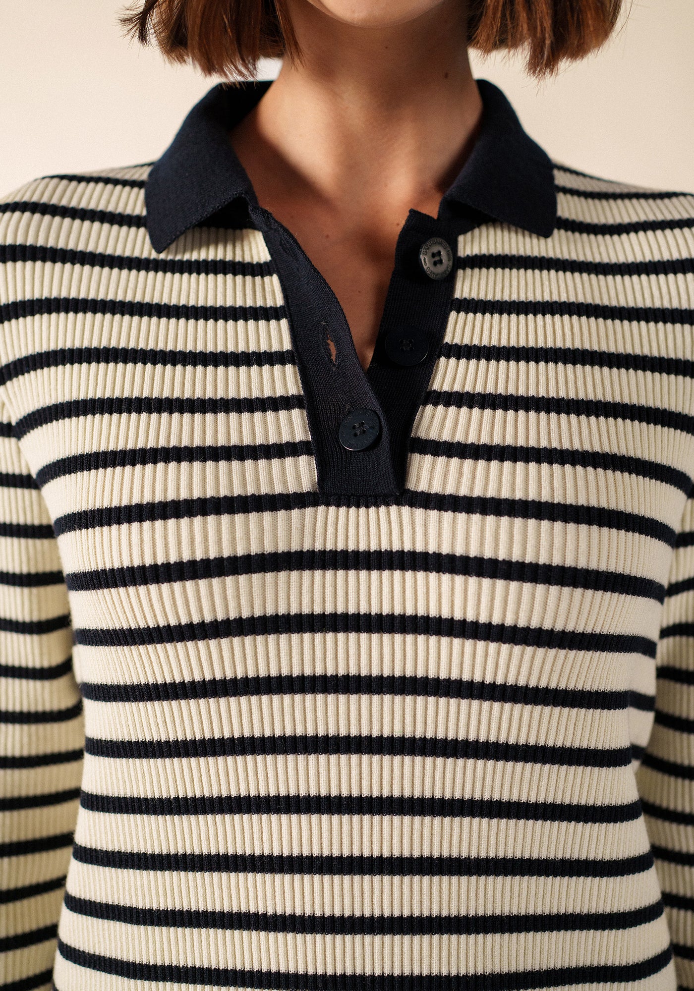 FIQUEFLEUR Sweater (IVORY / NAVY)