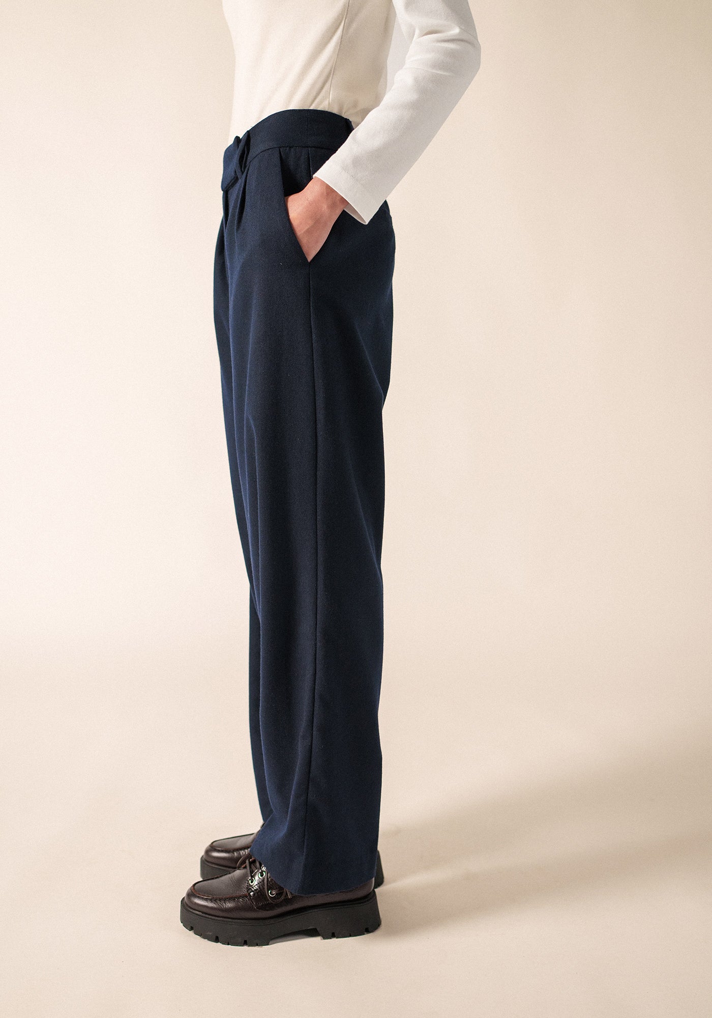 BIANCA HIVER Pleated Wool Flannel Pants (NAVY)