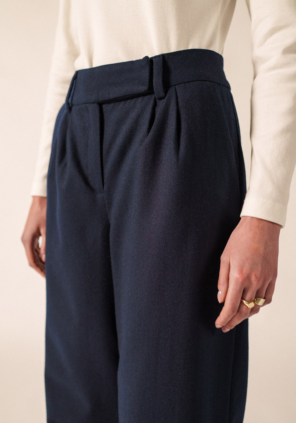 BIANCA HIVER Pleated Wool Flannel Pants (NAVY)