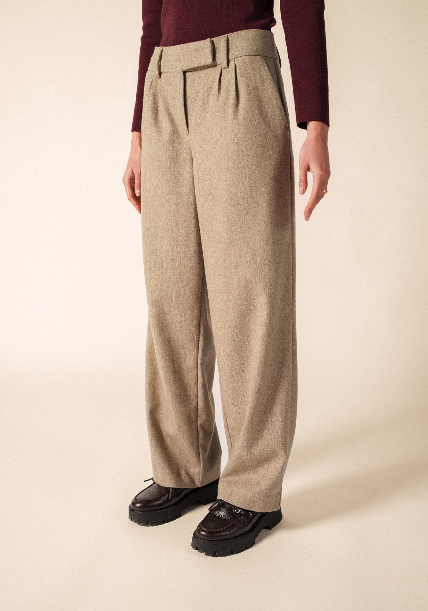 BIANCA HIVER Pleated Wool Flannel Pants (DARK BEIGE)