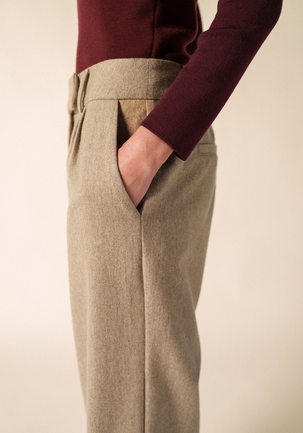 BIANCA HIVER Pleated Wool Flannel Pants (DARK BEIGE)