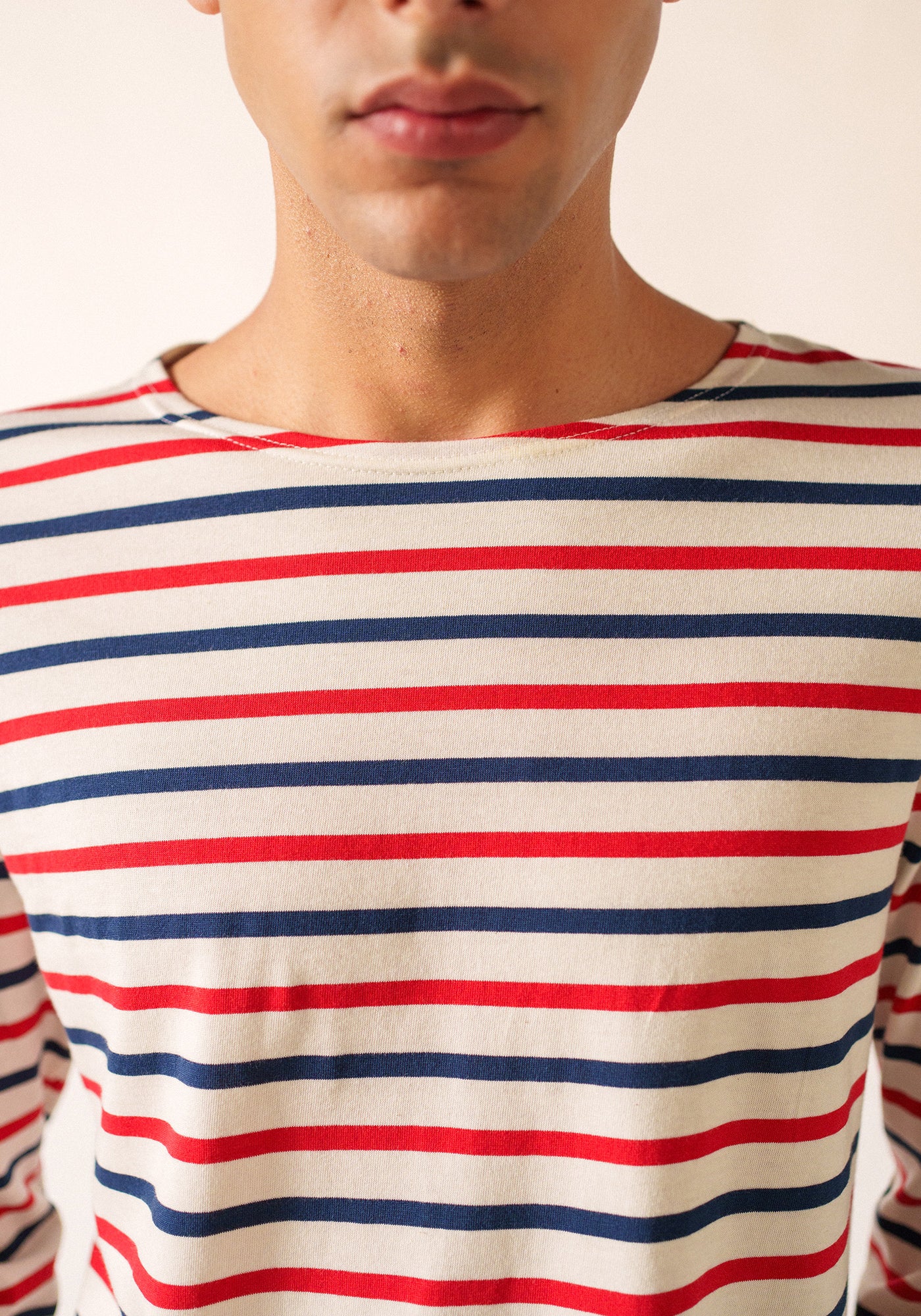 Minquiers Modern Tri-Color Breton Shirt (ECRU / NAVY / RED)
