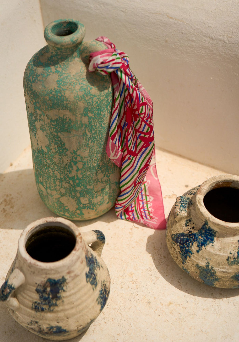 CARRE FLORAL - Square Scarf With Floral Motif (NEON PINK / MER BLUE / GREEN)