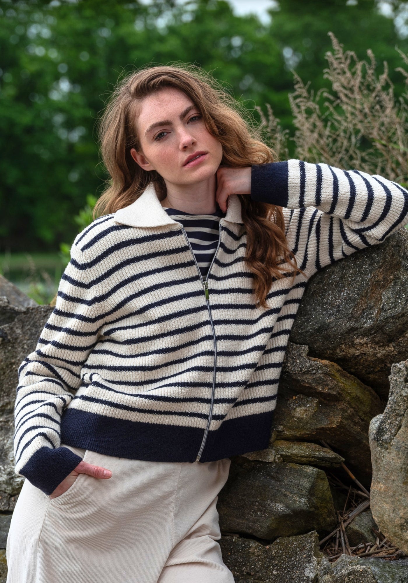 IONA Cardigan (IVORY / NAVY)