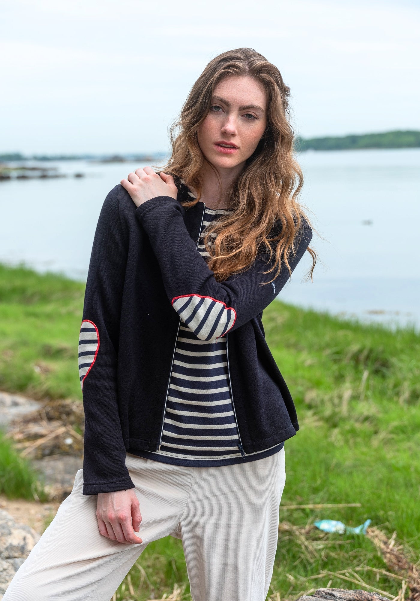 VAUJANY GEMINI CARDI Wool Cardigan (NAVY / ECRU / RED)
